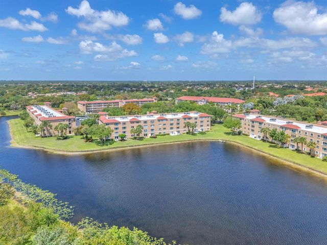 5842 Crystal Shores Drive 302, Boynton Beach, FL 33437