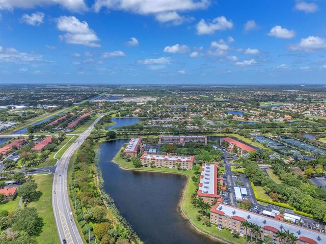 5842 Crystal Shores Drive 302, Boynton Beach, FL 33437