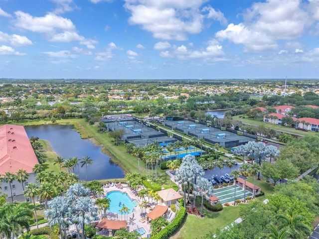 5842 Crystal Shores Drive 302, Boynton Beach, FL 33437