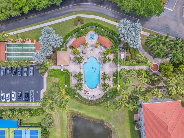 5842 Crystal Shores Drive 302, Boynton Beach, FL 33437