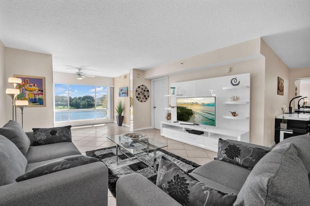 5842 Crystal Shores Drive 302, Boynton Beach, FL 33437