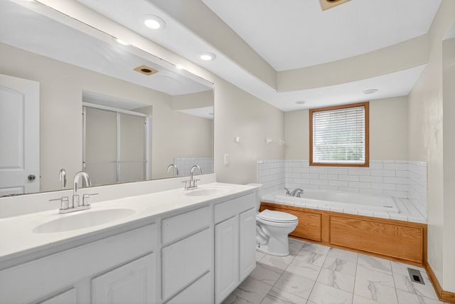 3413 Brook Run Drive, Des Moines, IA 50317