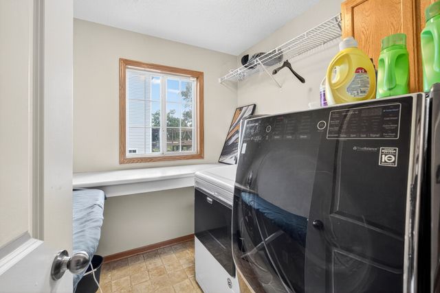 3413 Brook Run Drive, Des Moines, IA 50317