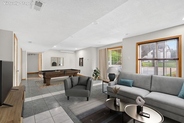 3413 Brook Run Drive, Des Moines, IA 50317