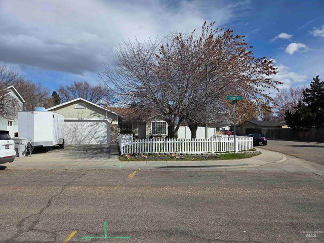 1872 N Yonkers Ave, Boise, ID 83704