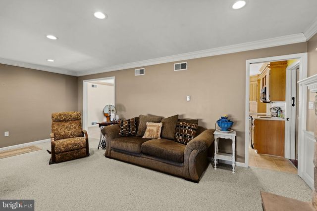 77 GLENDALE DR, Lancaster, PA 17602
