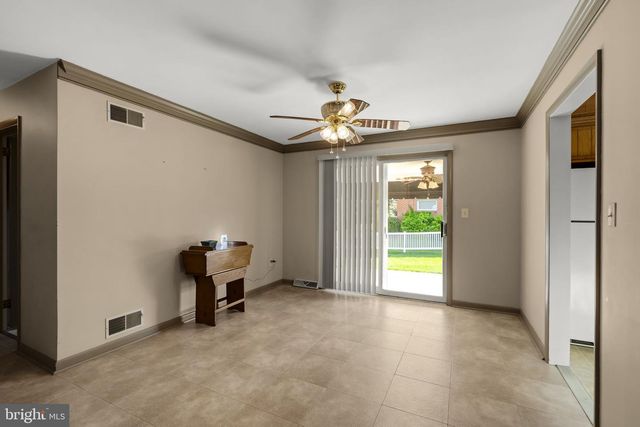 77 GLENDALE DR, Lancaster, PA 17602