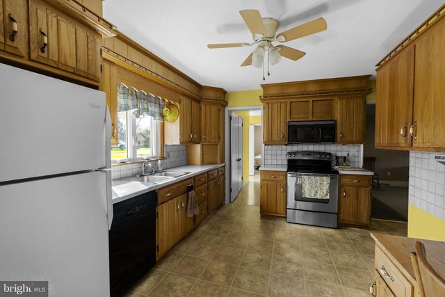 77 GLENDALE DR, Lancaster, PA 17602