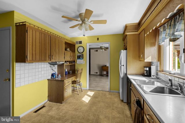 77 GLENDALE DR, Lancaster, PA 17602