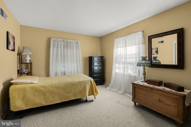 77 GLENDALE DR, Lancaster, PA 17602