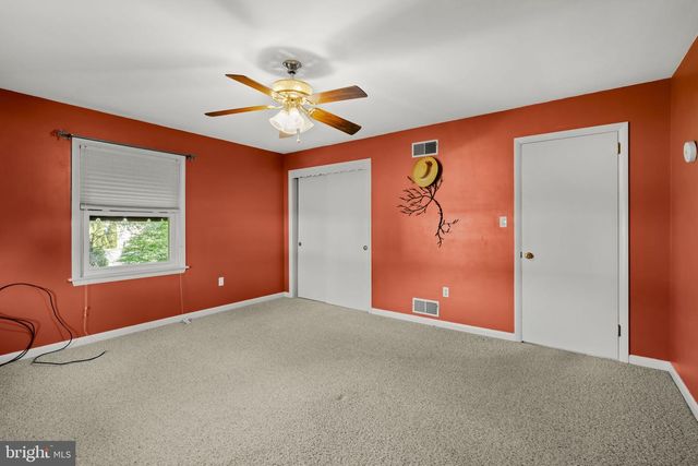 77 GLENDALE DR, Lancaster, PA 17602