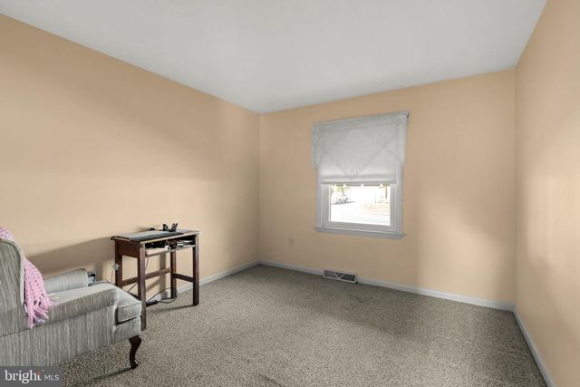 77 GLENDALE DR, Lancaster, PA 17602