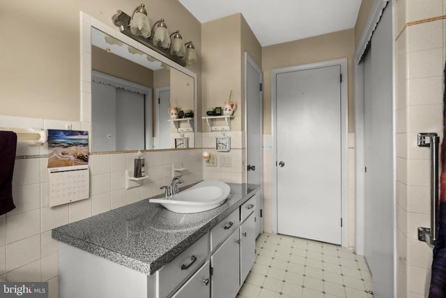 77 GLENDALE DR, Lancaster, PA 17602