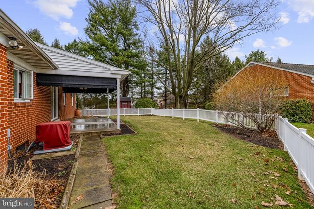 77 GLENDALE DR, Lancaster, PA 17602