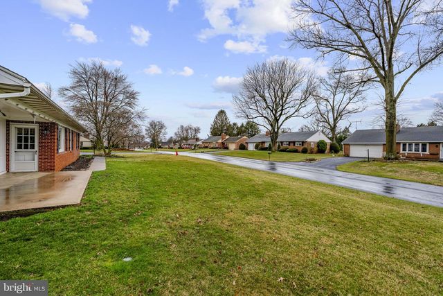 77 GLENDALE DR, Lancaster, PA 17602
