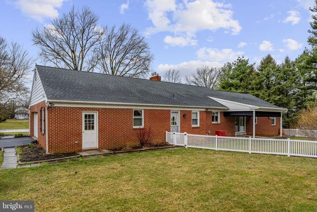 77 GLENDALE DR, Lancaster, PA 17602