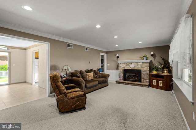 77 GLENDALE DR, Lancaster, PA 17602