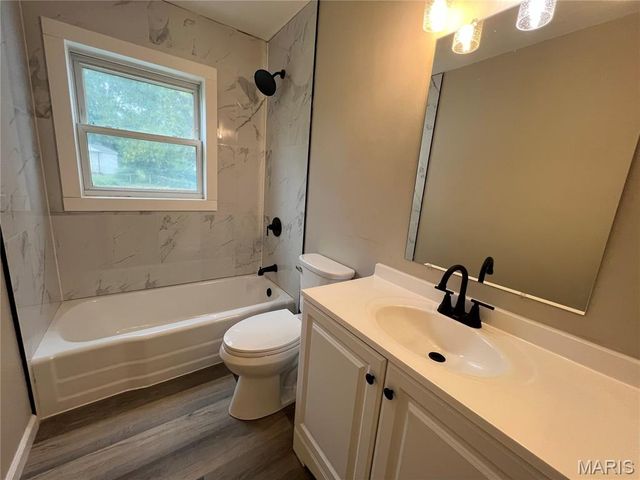 1428 San Salvador Drive, St Louis, MO 63138