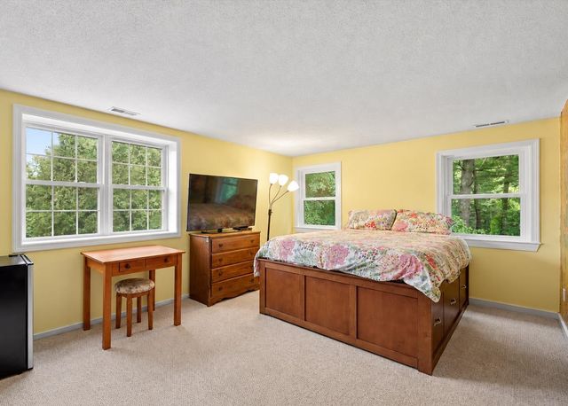 4 Cheyenne Drive, Nashua, NH 03063