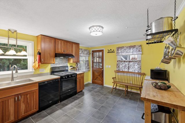 4 Cheyenne Drive, Nashua, NH 03063