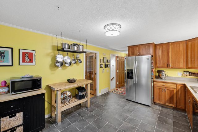 4 Cheyenne Drive, Nashua, NH 03063
