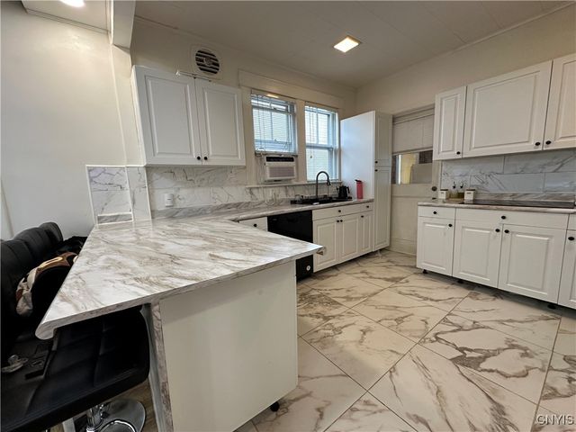 34 Auburn Avenue, Utica, NY 13501