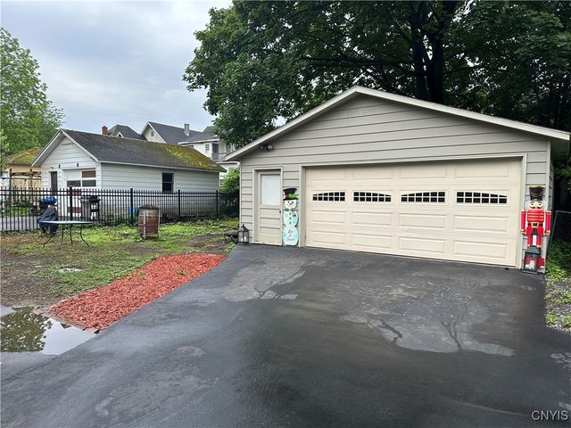 34 Auburn Avenue, Utica, NY 13501