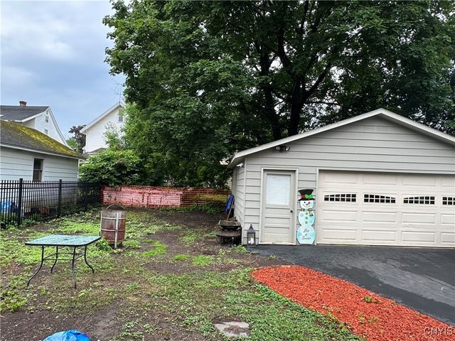 34 Auburn Avenue, Utica, NY 13501