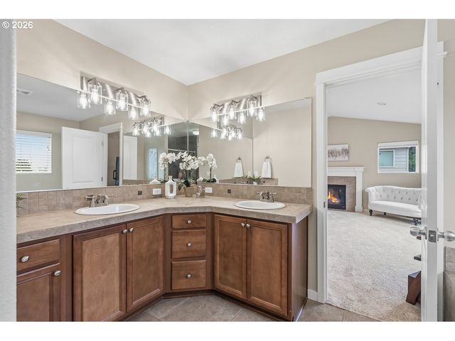 9471 Sw 164TH Ave, Beaverton, OR 97007