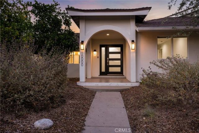 10000 Amestoy Avenue, Northridge, CA 91325