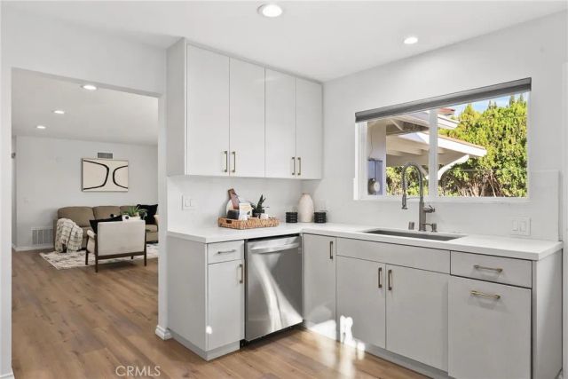 10000 Amestoy Avenue, Northridge, CA 91325