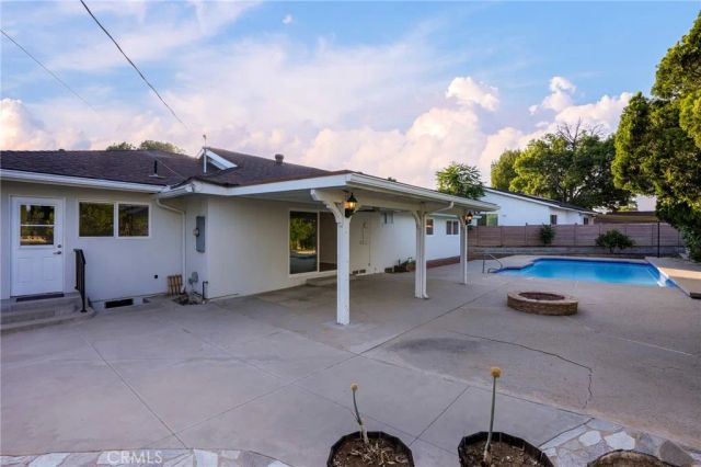 10000 Amestoy Avenue, Northridge, CA 91325