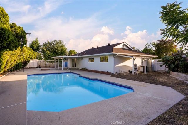 10000 Amestoy Avenue, Northridge, CA 91325