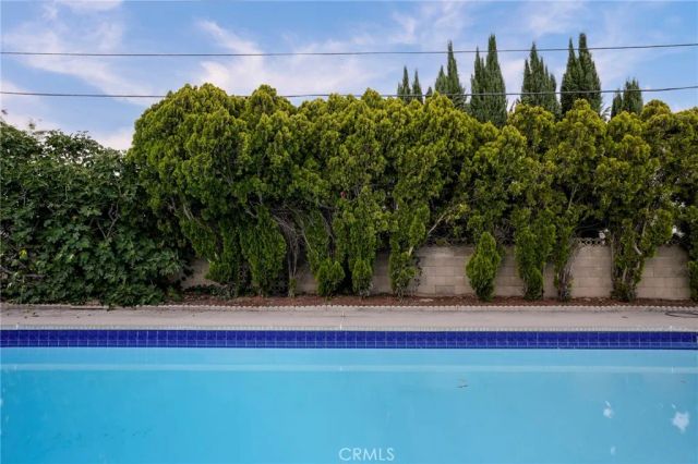10000 Amestoy Avenue, Northridge, CA 91325