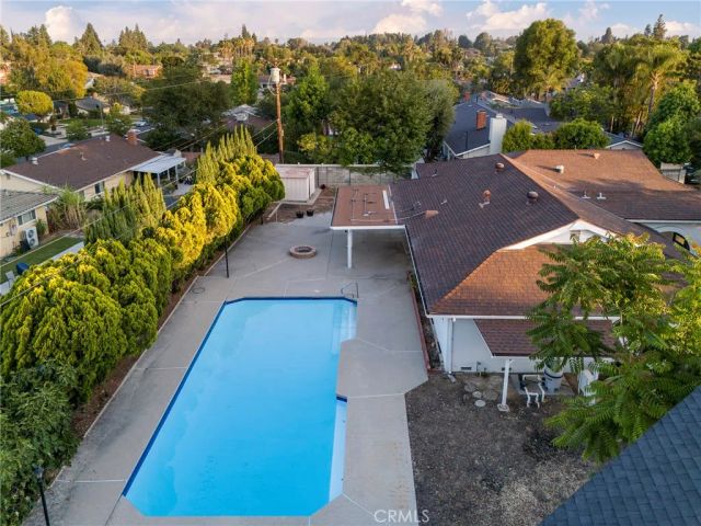 10000 Amestoy Avenue, Northridge, CA 91325