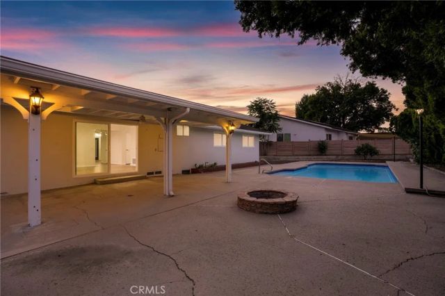 10000 Amestoy Avenue, Northridge, CA 91325