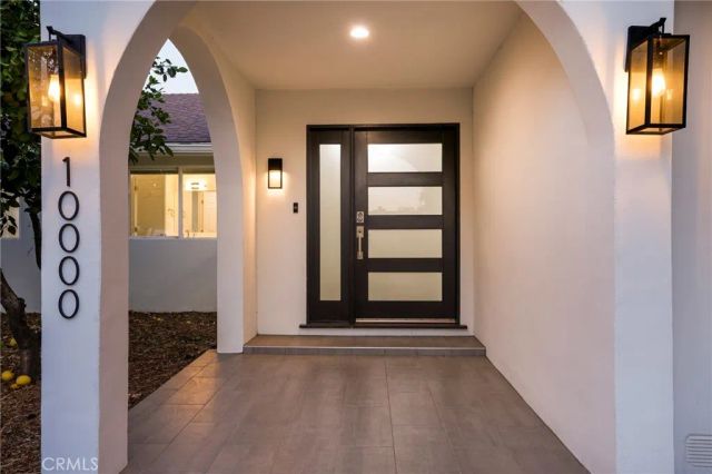 10000 Amestoy Avenue, Northridge, CA 91325