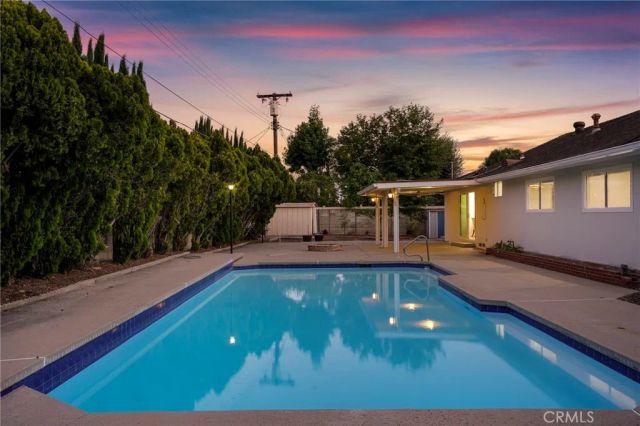 10000 Amestoy Avenue, Northridge, CA 91325