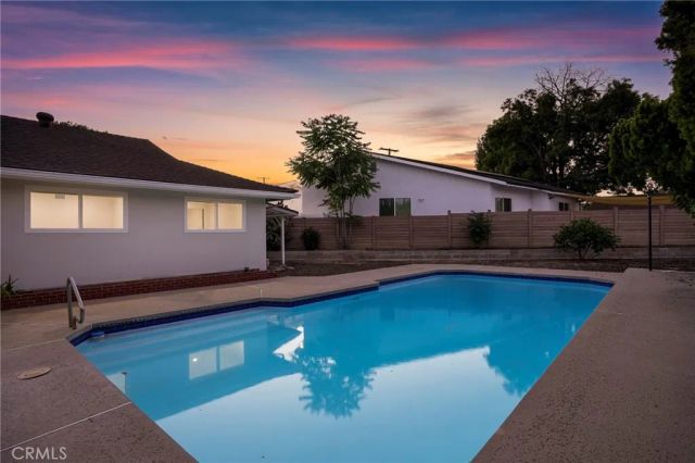 10000 Amestoy Avenue, Northridge, CA 91325