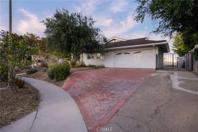 10000 Amestoy Avenue, Northridge, CA 91325