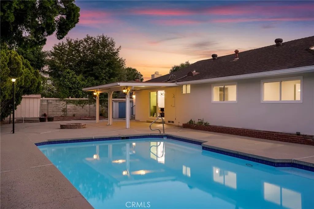 10000 Amestoy Avenue, Northridge, CA 91325