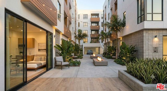 5432 Virginia Avenue, Los Angeles, CA 90029