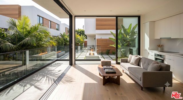 5432 Virginia Avenue, Los Angeles, CA 90029