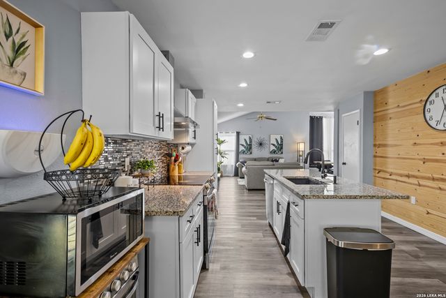 9322 Charleston, San Antonio, TX 78240