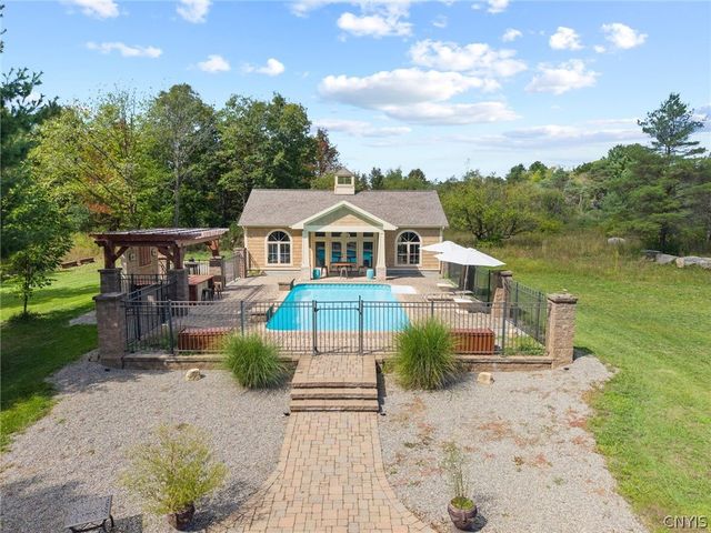8456 Brae Leure Road, Manlius, NY 13104