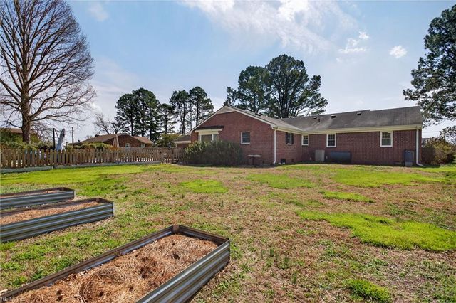 1316 Head Of River RD, Chesapeake, VA 23322