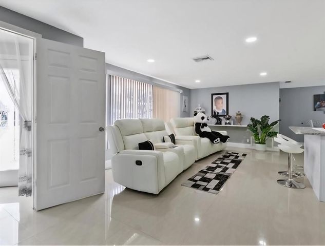 8310 PAT BOULEVARD, Tampa, FL 33615