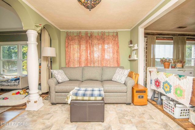 916 W Copeland Drive, Powell, TN 37849