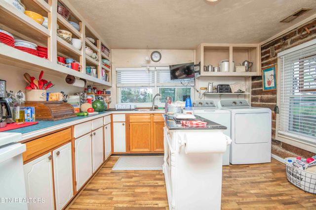 916 W Copeland Drive, Powell, TN 37849