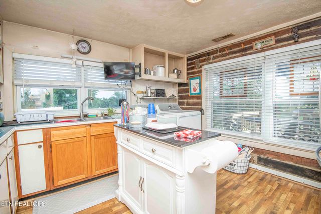 916 W Copeland Drive, Powell, TN 37849